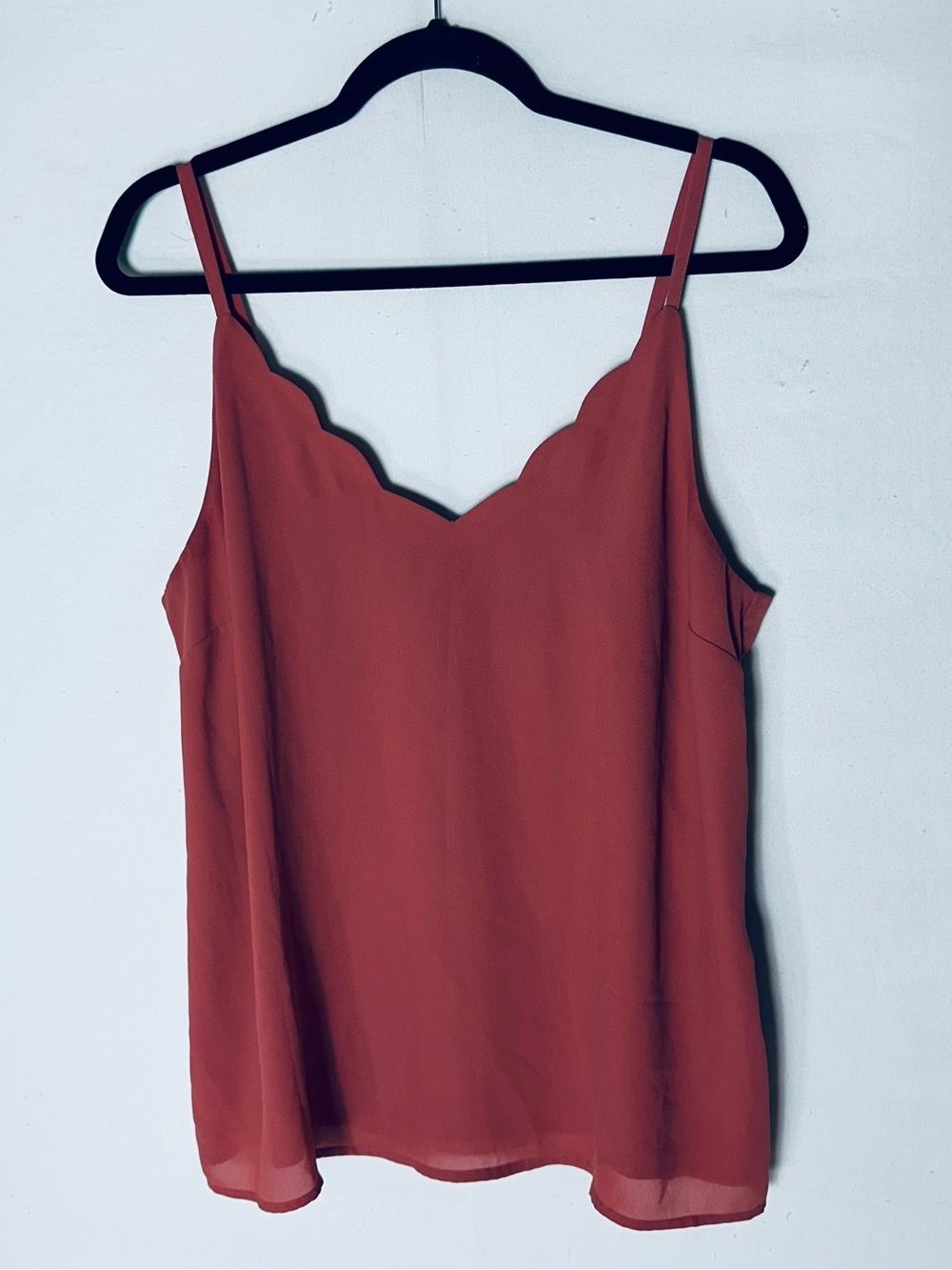 Kismet Deep Dusty Rose Scallop V Neck Chiffon Camisole Sleeveless Blouse L